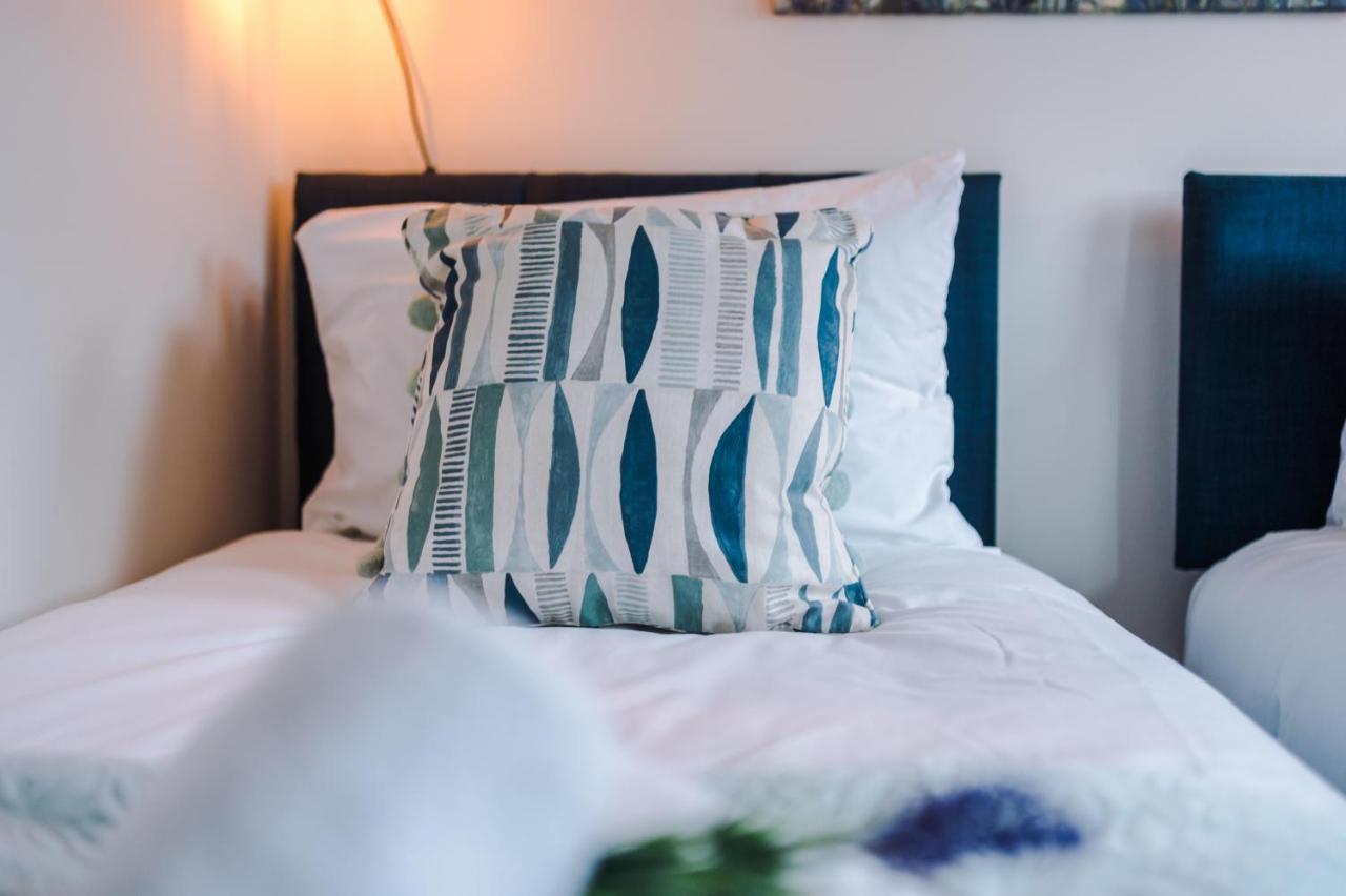 Bright 2-Bed Cottage In Chester By 53 Degrees Property, Ideal For Couples & Small Groups, City Centre - Sleeps 6 מראה חיצוני תמונה