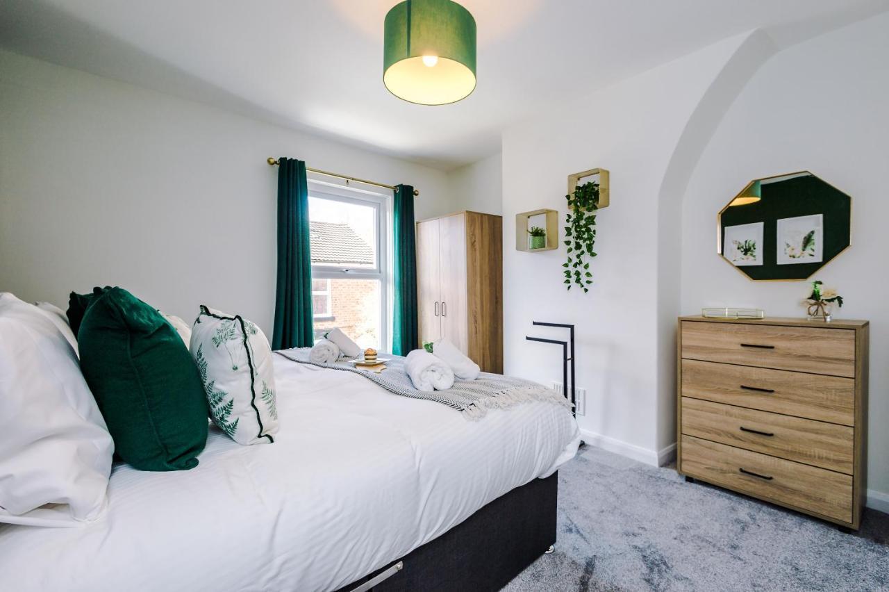 Bright 2-Bed Cottage In Chester By 53 Degrees Property, Ideal For Couples & Small Groups, City Centre - Sleeps 6 מראה חיצוני תמונה